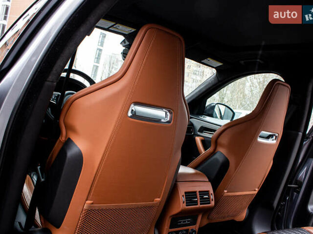 Сірий Ягуар Ф-Пейс, об'ємом двигуна 5 л та пробігом 28 тис. км за 55000 $, фото 85 на Automoto.ua