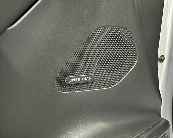 Сірий Ягуар Ф-Пейс, об'ємом двигуна 2 л та пробігом 73 тис. км за 25590 $, фото 23 на Automoto.ua