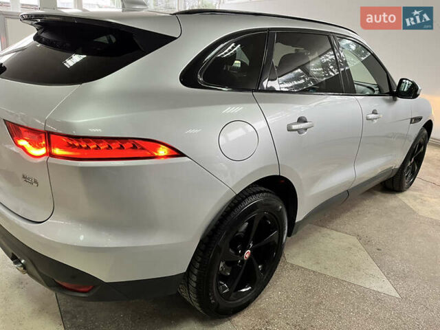 Сірий Ягуар Ф-Пейс, об'ємом двигуна 2 л та пробігом 73 тис. км за 25590 $, фото 10 на Automoto.ua
