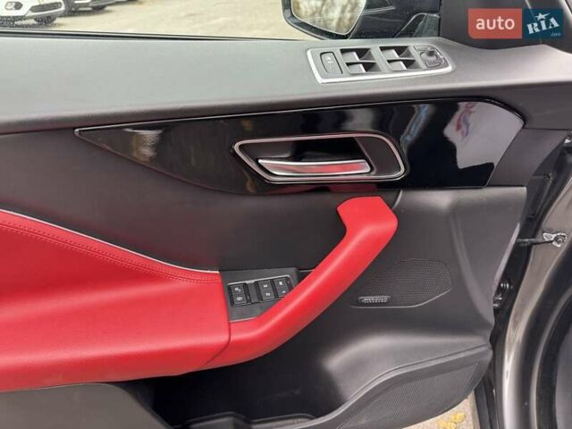 Серый Ягуар Ф-Пейс, объемом двигателя 2 л и пробегом 92 тыс. км за 28500 $, фото 9 на Automoto.ua