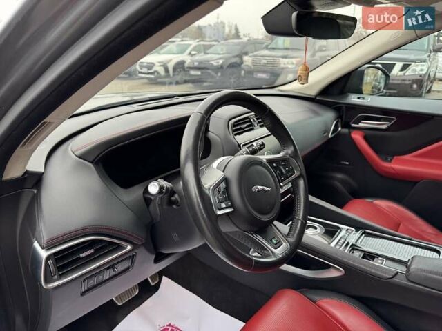 Серый Ягуар Ф-Пейс, объемом двигателя 2 л и пробегом 92 тыс. км за 28500 $, фото 11 на Automoto.ua