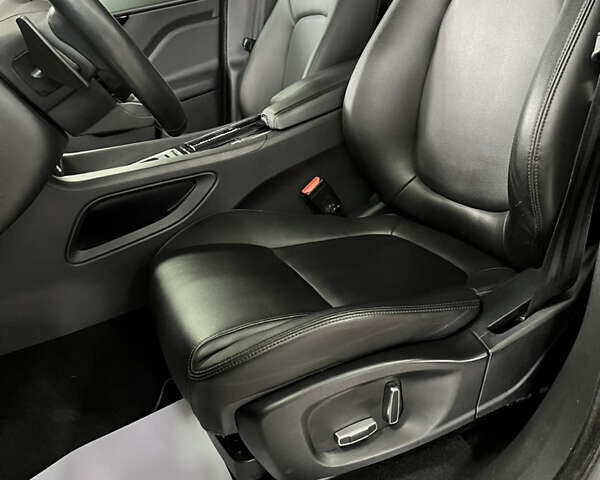 Сірий Ягуар Ф-Пейс, об'ємом двигуна 2 л та пробігом 73 тис. км за 25590 $, фото 24 на Automoto.ua