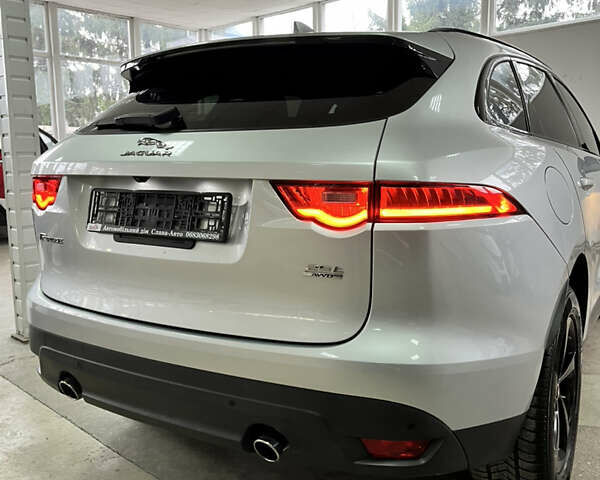 Сірий Ягуар Ф-Пейс, об'ємом двигуна 2 л та пробігом 73 тис. км за 25590 $, фото 11 на Automoto.ua