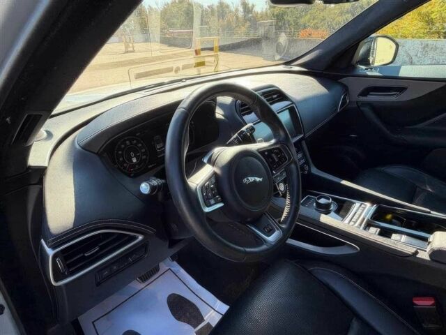 Сірий Ягуар Ф-Пейс, об'ємом двигуна 3 л та пробігом 31 тис. км за 23000 $, фото 7 на Automoto.ua