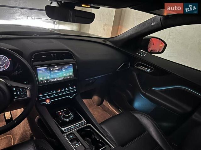 Сірий Ягуар Ф-Пейс, об'ємом двигуна 2 л та пробігом 41 тис. км за 25900 $, фото 26 на Automoto.ua