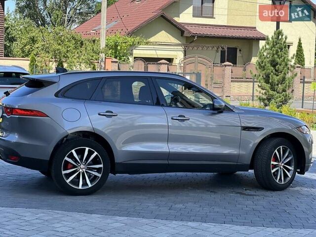 Сірий Ягуар Ф-Пейс, об'ємом двигуна 2 л та пробігом 41 тис. км за 25900 $, фото 6 на Automoto.ua