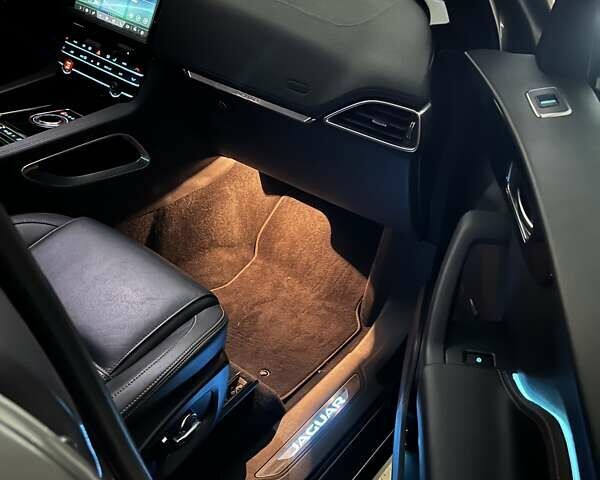 Сірий Ягуар Ф-Пейс, об'ємом двигуна 2 л та пробігом 41 тис. км за 25900 $, фото 29 на Automoto.ua