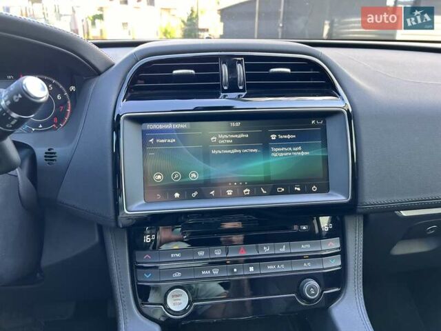 Сірий Ягуар Ф-Пейс, об'ємом двигуна 2 л та пробігом 41 тис. км за 25900 $, фото 22 на Automoto.ua