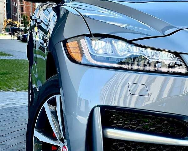 Сірий Ягуар Ф-Пейс, об'ємом двигуна 2 л та пробігом 41 тис. км за 25900 $, фото 31 на Automoto.ua