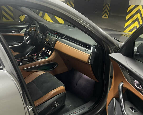 Сірий Ягуар Ф-Пейс, об'ємом двигуна 5 л та пробігом 42 тис. км за 65000 $, фото 7 на Automoto.ua