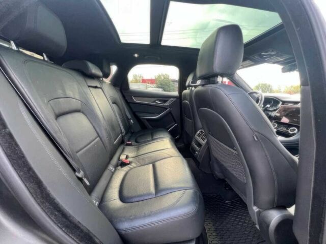 Серый Ягуар Ф-Пейс, объемом двигателя 2 л и пробегом 30 тыс. км за 13000 $, фото 10 на Automoto.ua