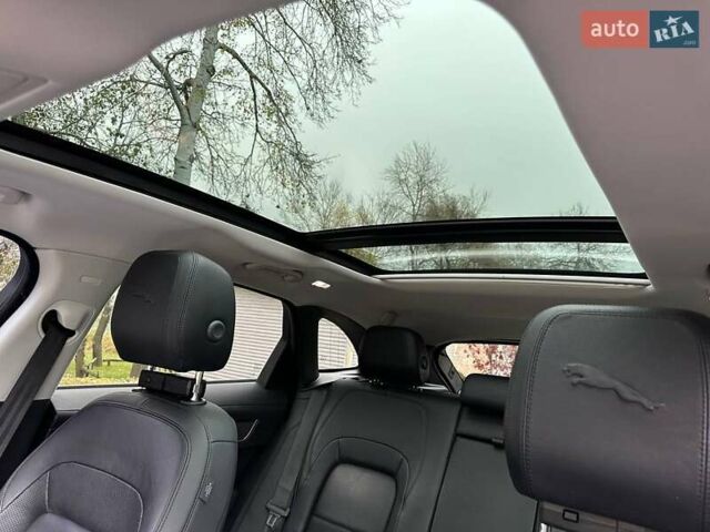 Серый Ягуар Ф-Пейс, объемом двигателя 2 л и пробегом 65 тыс. км за 35900 $, фото 23 на Automoto.ua