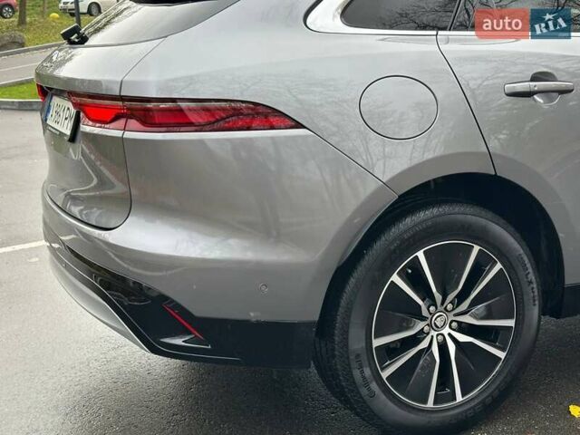 Серый Ягуар Ф-Пейс, объемом двигателя 2 л и пробегом 65 тыс. км за 35900 $, фото 13 на Automoto.ua