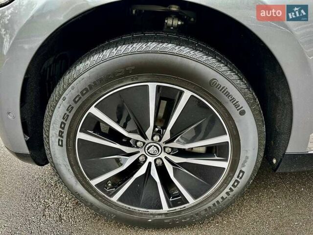 Серый Ягуар Ф-Пейс, объемом двигателя 2 л и пробегом 65 тыс. км за 35900 $, фото 33 на Automoto.ua