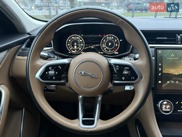 Серый Ягуар Ф-Пейс, объемом двигателя 2 л и пробегом 108 тыс. км за 43900 $, фото 20 на Automoto.ua