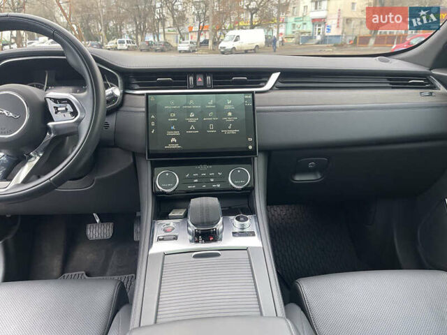 Сірий Ягуар Ф-Пейс, об'ємом двигуна 2 л та пробігом 16 тис. км за 40300 $, фото 11 на Automoto.ua
