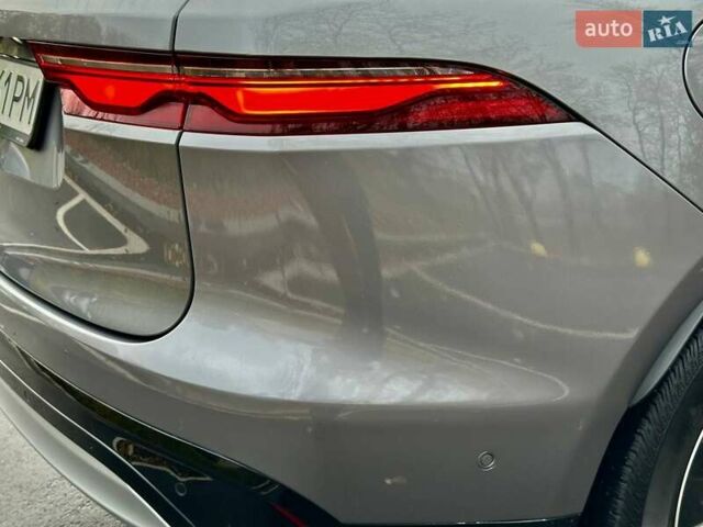 Серый Ягуар Ф-Пейс, объемом двигателя 2 л и пробегом 65 тыс. км за 35900 $, фото 12 на Automoto.ua