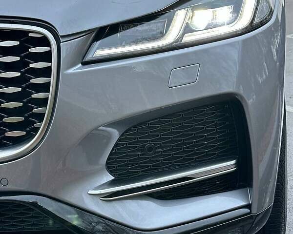 Серый Ягуар Ф-Пейс, объемом двигателя 2 л и пробегом 65 тыс. км за 35900 $, фото 15 на Automoto.ua