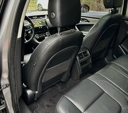 Серый Ягуар Ф-Пейс, объемом двигателя 2 л и пробегом 65 тыс. км за 35900 $, фото 25 на Automoto.ua