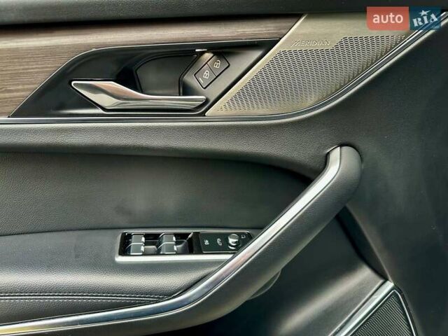 Серый Ягуар Ф-Пейс, объемом двигателя 2 л и пробегом 65 тыс. км за 35900 $, фото 27 на Automoto.ua