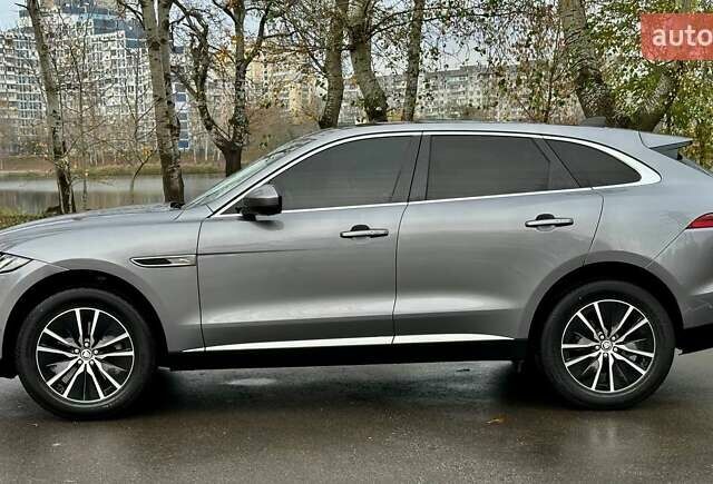 Серый Ягуар Ф-Пейс, объемом двигателя 2 л и пробегом 65 тыс. км за 35900 $, фото 9 на Automoto.ua