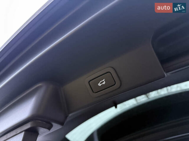 Серый Ягуар Ф-Пейс, объемом двигателя 2 л и пробегом 108 тыс. км за 43900 $, фото 31 на Automoto.ua