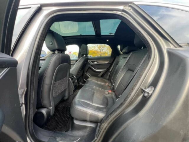 Серый Ягуар Ф-Пейс, объемом двигателя 2 л и пробегом 30 тыс. км за 13000 $, фото 11 на Automoto.ua