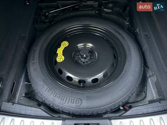 Серый Ягуар Ф-Пейс, объемом двигателя 2 л и пробегом 108 тыс. км за 43900 $, фото 32 на Automoto.ua