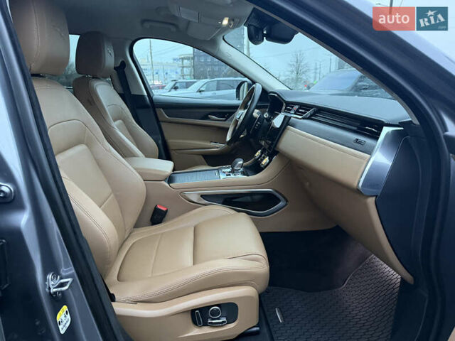 Серый Ягуар Ф-Пейс, объемом двигателя 2 л и пробегом 108 тыс. км за 43900 $, фото 37 на Automoto.ua