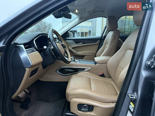 Серый Ягуар Ф-Пейс, объемом двигателя 2 л и пробегом 108 тыс. км за 43900 $, фото 17 на Automoto.ua