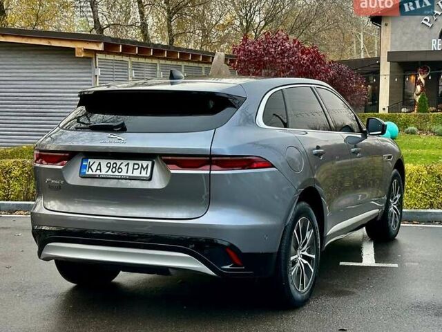 Серый Ягуар Ф-Пейс, объемом двигателя 2 л и пробегом 65 тыс. км за 35900 $, фото 2 на Automoto.ua