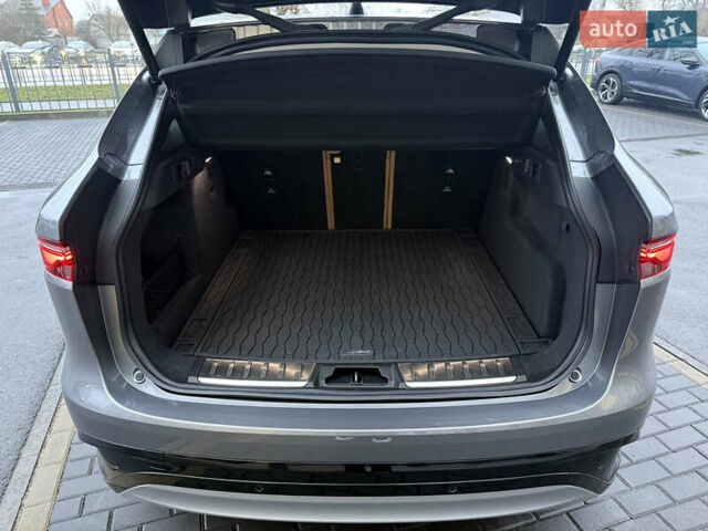 Серый Ягуар Ф-Пейс, объемом двигателя 2 л и пробегом 108 тыс. км за 43900 $, фото 30 на Automoto.ua