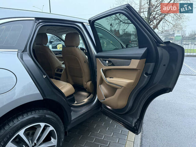 Серый Ягуар Ф-Пейс, объемом двигателя 2 л и пробегом 108 тыс. км за 43900 $, фото 33 на Automoto.ua