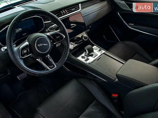 Серый Ягуар Ф-Пейс, объемом двигателя 5 л и пробегом 17 тыс. км за 87000 $, фото 4 на Automoto.ua