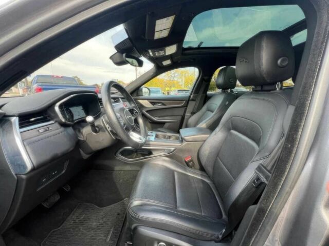 Серый Ягуар Ф-Пейс, объемом двигателя 2 л и пробегом 30 тыс. км за 13000 $, фото 8 на Automoto.ua