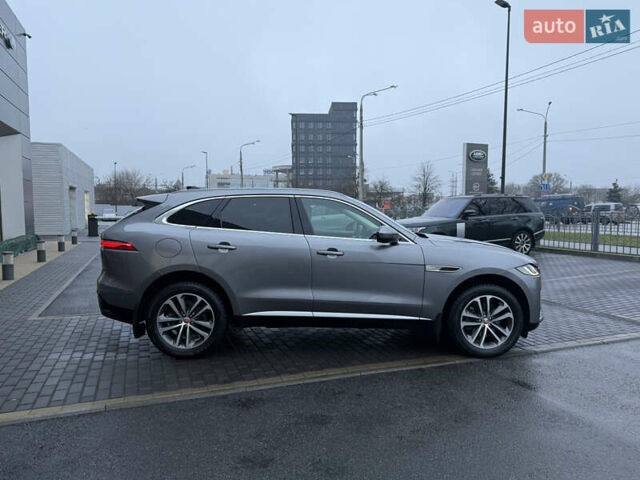 Серый Ягуар Ф-Пейс, объемом двигателя 2 л и пробегом 108 тыс. км за 43900 $, фото 3 на Automoto.ua