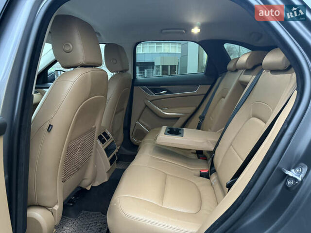 Серый Ягуар Ф-Пейс, объемом двигателя 2 л и пробегом 108 тыс. км за 43900 $, фото 28 на Automoto.ua