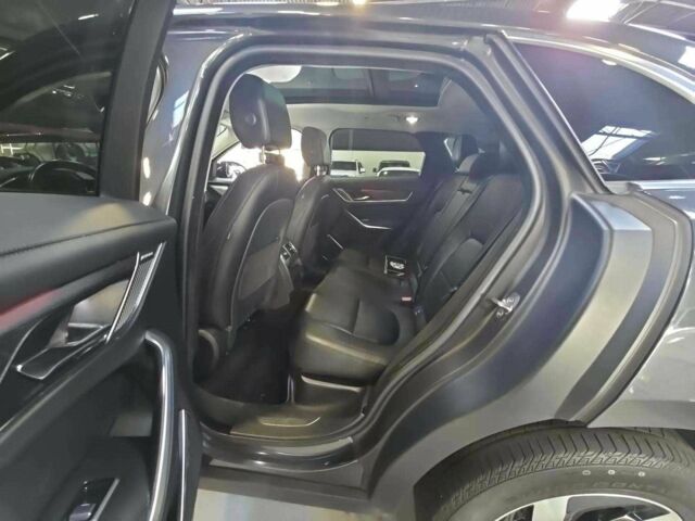 Серый Ягуар Ф-Пейс, объемом двигателя 0 л и пробегом 54 тыс. км за 41800 $, фото 2 на Automoto.ua