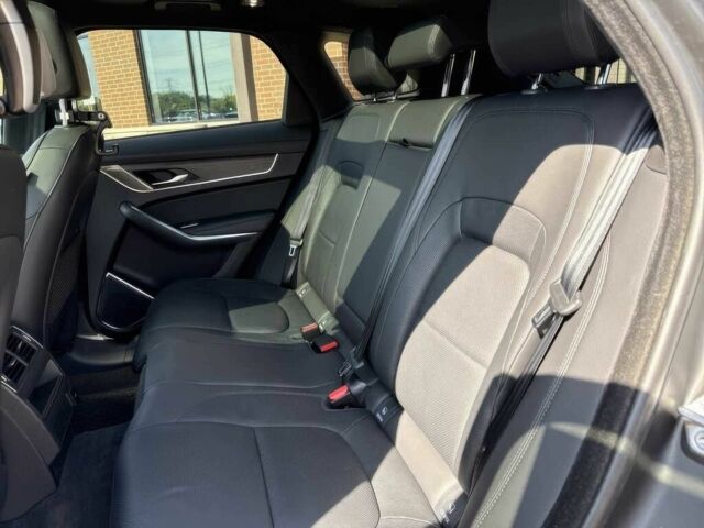 Сірий Ягуар Ф-Пейс, об'ємом двигуна 2 л та пробігом 28 тис. км за 13000 $, фото 11 на Automoto.ua