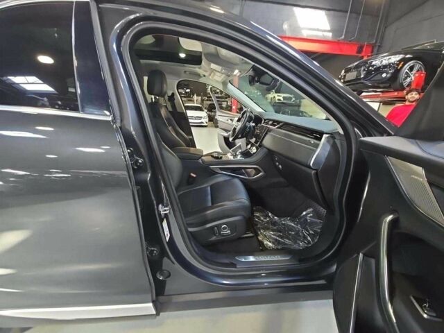 Серый Ягуар Ф-Пейс, объемом двигателя 0 л и пробегом 54 тыс. км за 41800 $, фото 1 на Automoto.ua