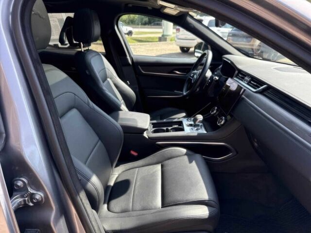 Сірий Ягуар Ф-Пейс, об'ємом двигуна 2 л та пробігом 28 тис. км за 13000 $, фото 6 на Automoto.ua