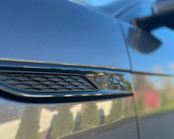 Серый Ягуар Ф-Пейс, объемом двигателя 2 л и пробегом 80 тыс. км за 59000 $, фото 7 на Automoto.ua