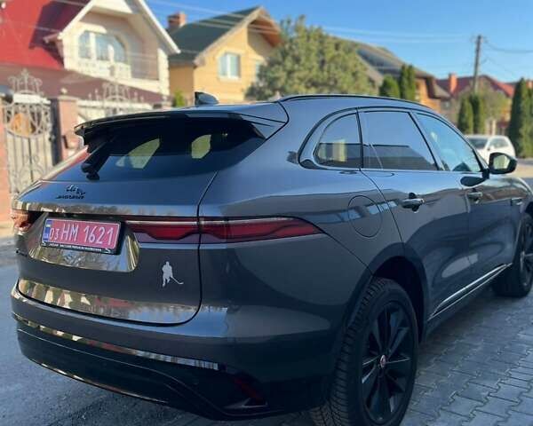 Серый Ягуар Ф-Пейс, объемом двигателя 2 л и пробегом 80 тыс. км за 59000 $, фото 5 на Automoto.ua