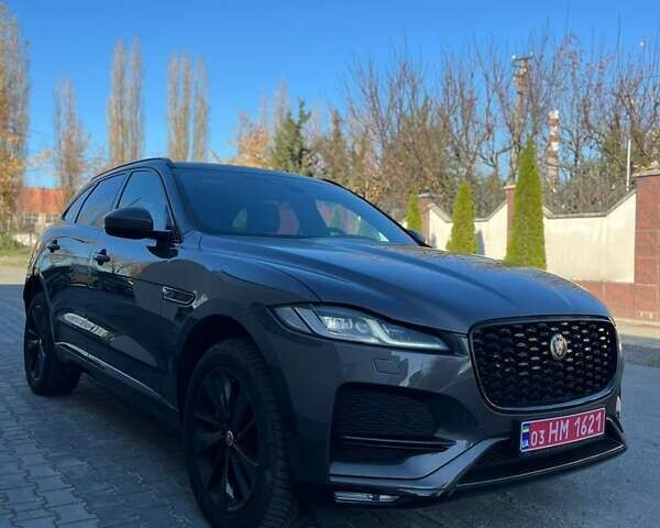 Серый Ягуар Ф-Пейс, объемом двигателя 2 л и пробегом 80 тыс. км за 59000 $, фото 2 на Automoto.ua