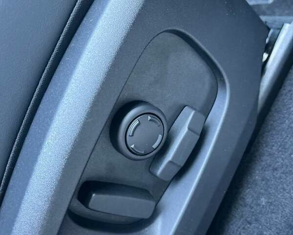 Серый Ягуар Ф-Пейс, объемом двигателя 2 л и пробегом 80 тыс. км за 59000 $, фото 18 на Automoto.ua