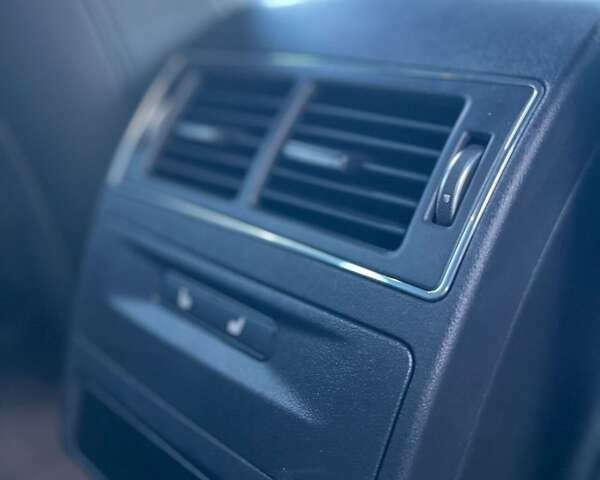 Серый Ягуар Ф-Пейс, объемом двигателя 2 л и пробегом 80 тыс. км за 59000 $, фото 24 на Automoto.ua