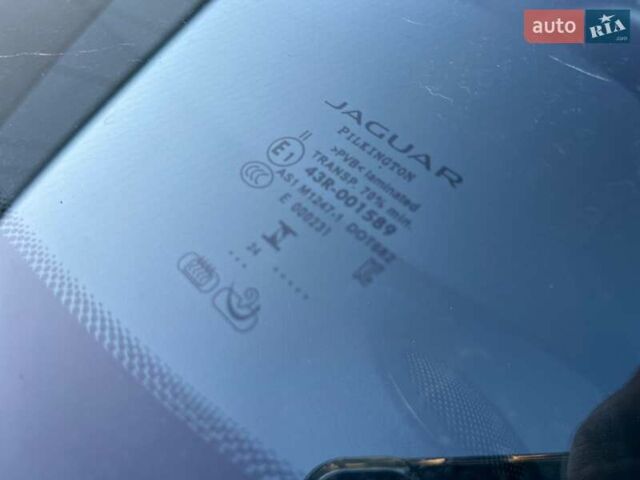 Серый Ягуар Ф-Пейс, объемом двигателя 2 л и пробегом 80 тыс. км за 59000 $, фото 13 на Automoto.ua