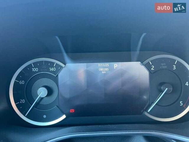 Серый Ягуар Ф-Пейс, объемом двигателя 2 л и пробегом 80 тыс. км за 59000 $, фото 32 на Automoto.ua