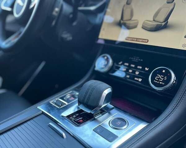 Серый Ягуар Ф-Пейс, объемом двигателя 2 л и пробегом 80 тыс. км за 59000 $, фото 19 на Automoto.ua