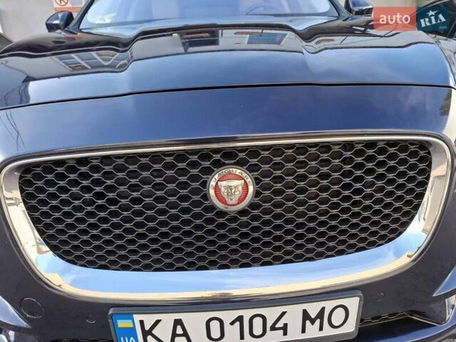 Синий Ягуар Ф-Пейс, объемом двигателя 2 л и пробегом 167 тыс. км за 21000 $, фото 3 на Automoto.ua